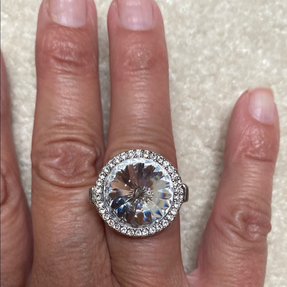 Elegant Silver Crystal Ring